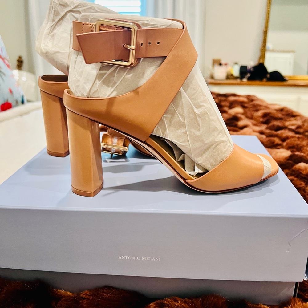 Antonio Melani heels size 7.5